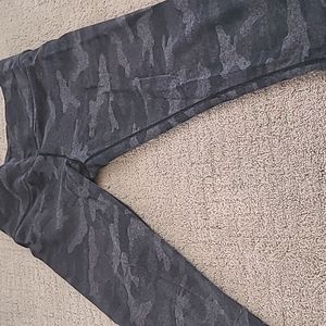 Calvin Klein gray camo Capri leggings